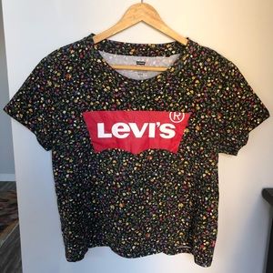 LEVI’S Crewneck Floral Print Tshirt - Size M